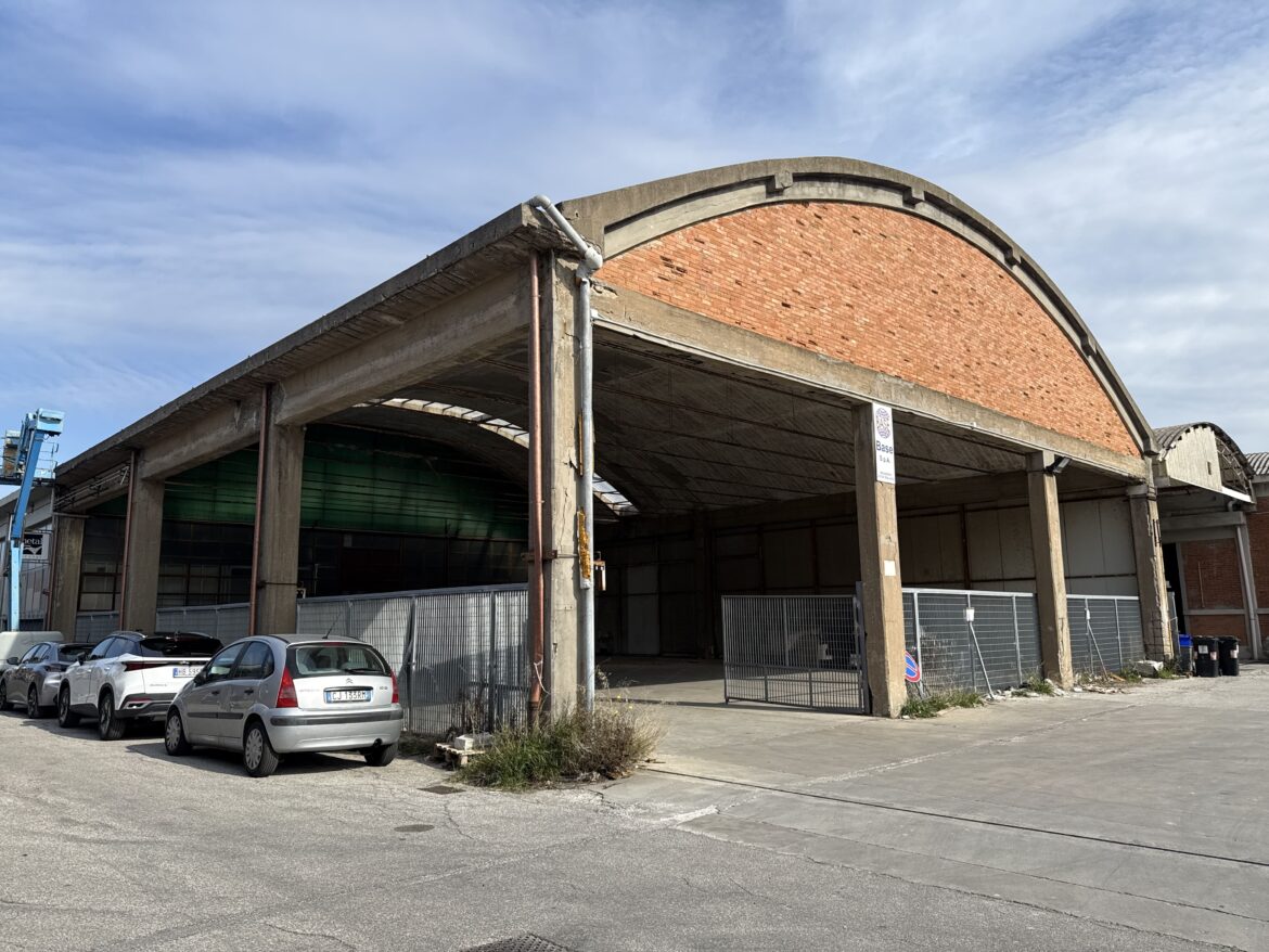 Nuovo polo logistico Metal Servizi per la fornitura di prodotti siderurgici, tubi inox e pannelli sandwich in pronta consegna.